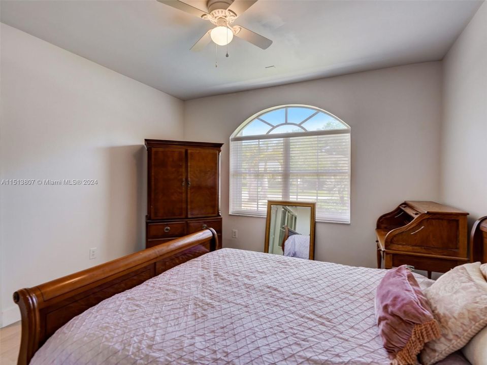 Recently Sold: $2,295,000 (4 beds, 4 baths, 3611 Square Feet)