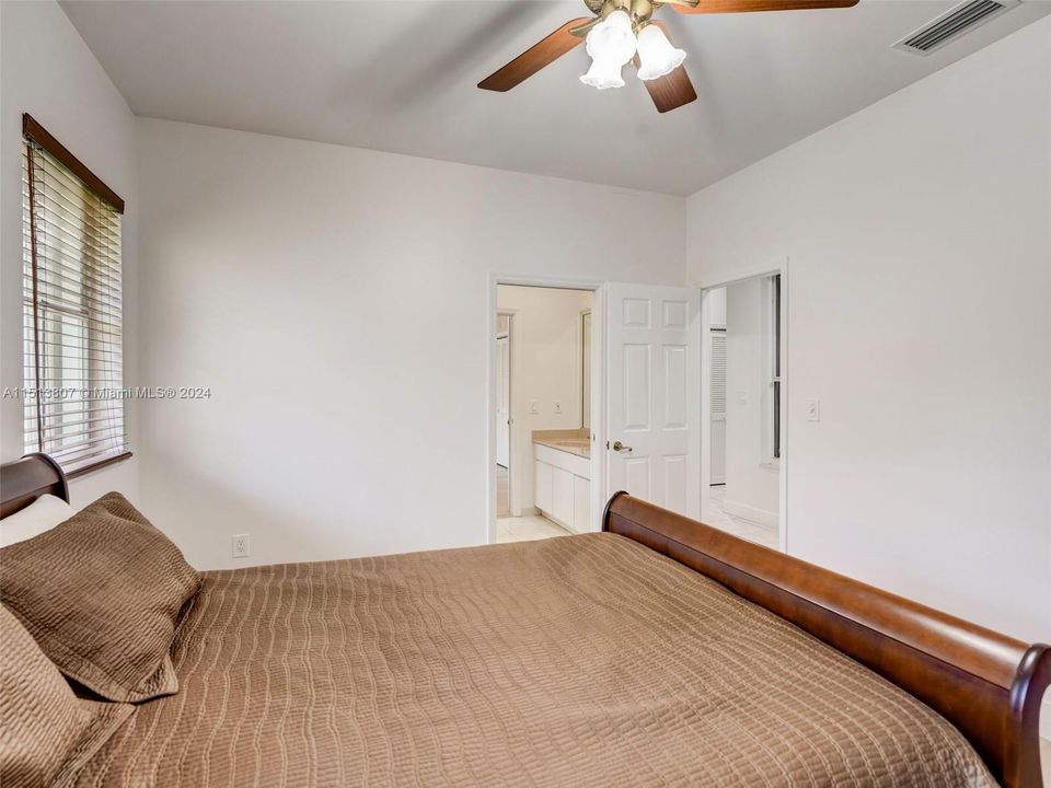 Recently Sold: $2,295,000 (4 beds, 4 baths, 3611 Square Feet)