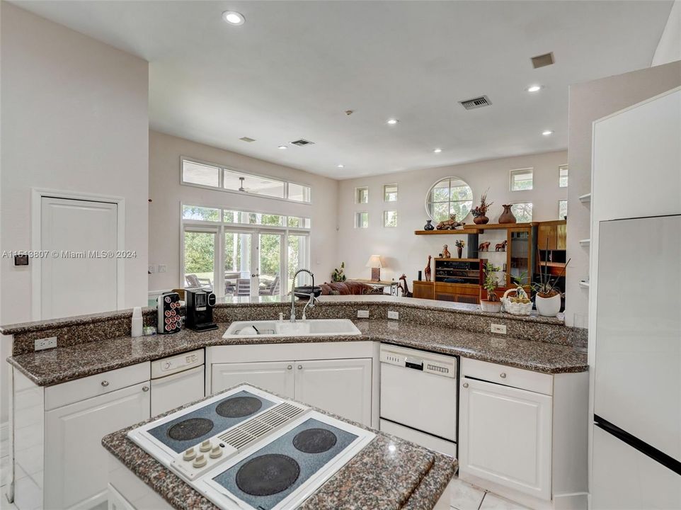 Recently Sold: $2,295,000 (4 beds, 4 baths, 3611 Square Feet)