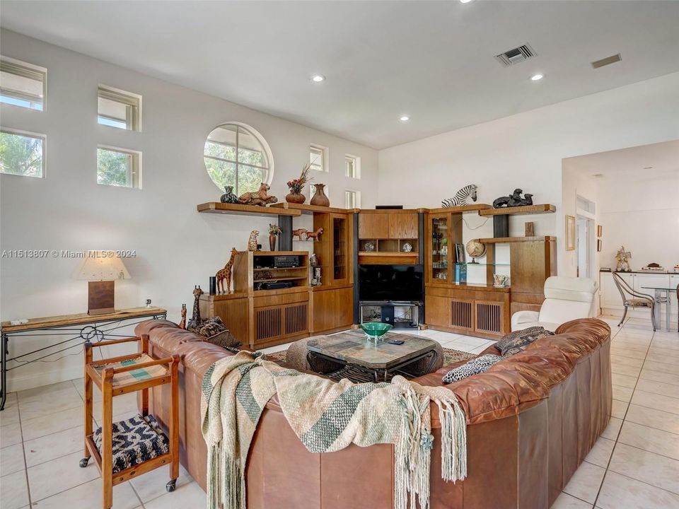 Recently Sold: $2,295,000 (4 beds, 4 baths, 3611 Square Feet)