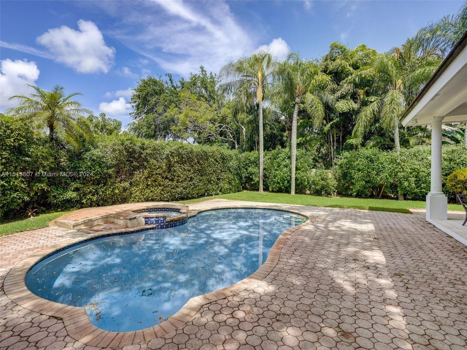 Recently Sold: $2,295,000 (4 beds, 4 baths, 3611 Square Feet)