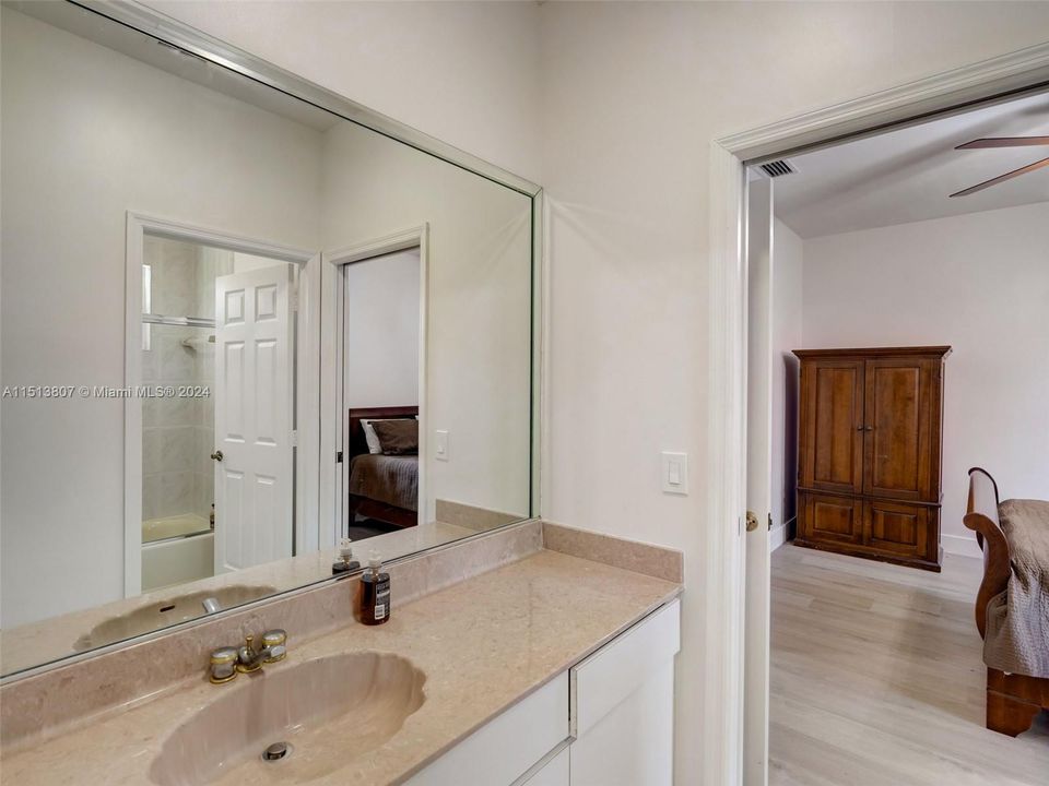 Recently Sold: $2,295,000 (4 beds, 4 baths, 3611 Square Feet)