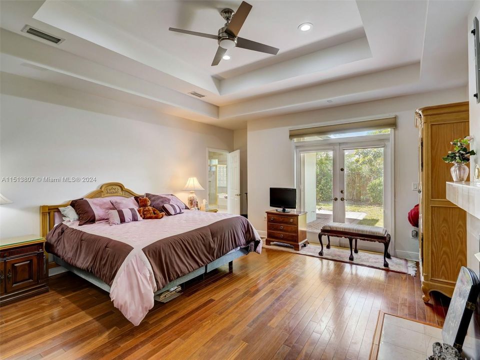 Recently Sold: $2,295,000 (4 beds, 4 baths, 3611 Square Feet)