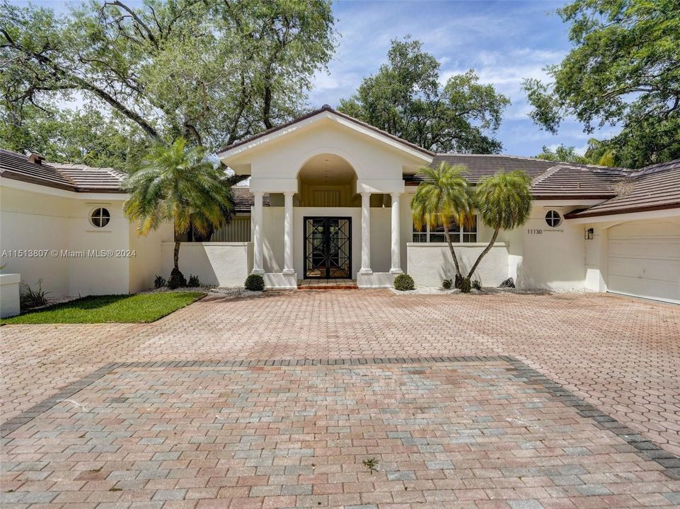Recently Sold: $2,295,000 (4 beds, 4 baths, 3611 Square Feet)