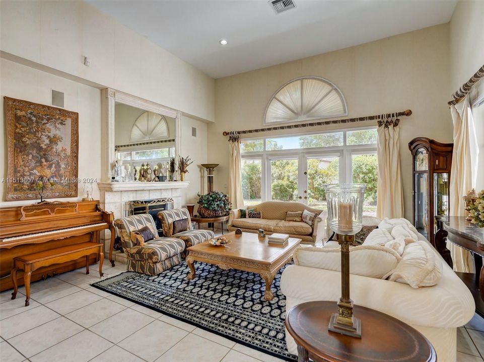 Recently Sold: $2,295,000 (4 beds, 4 baths, 3611 Square Feet)