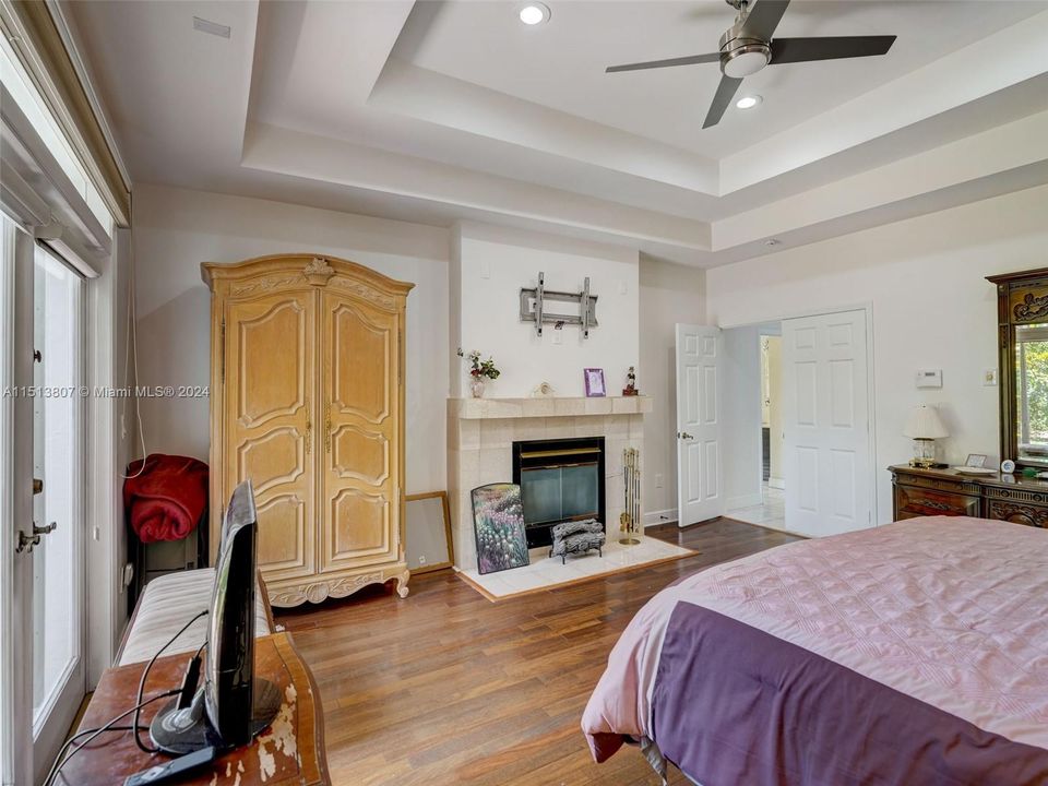 Recently Sold: $2,295,000 (4 beds, 4 baths, 3611 Square Feet)