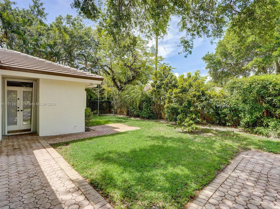 Recently Sold: $2,295,000 (4 beds, 4 baths, 3611 Square Feet)