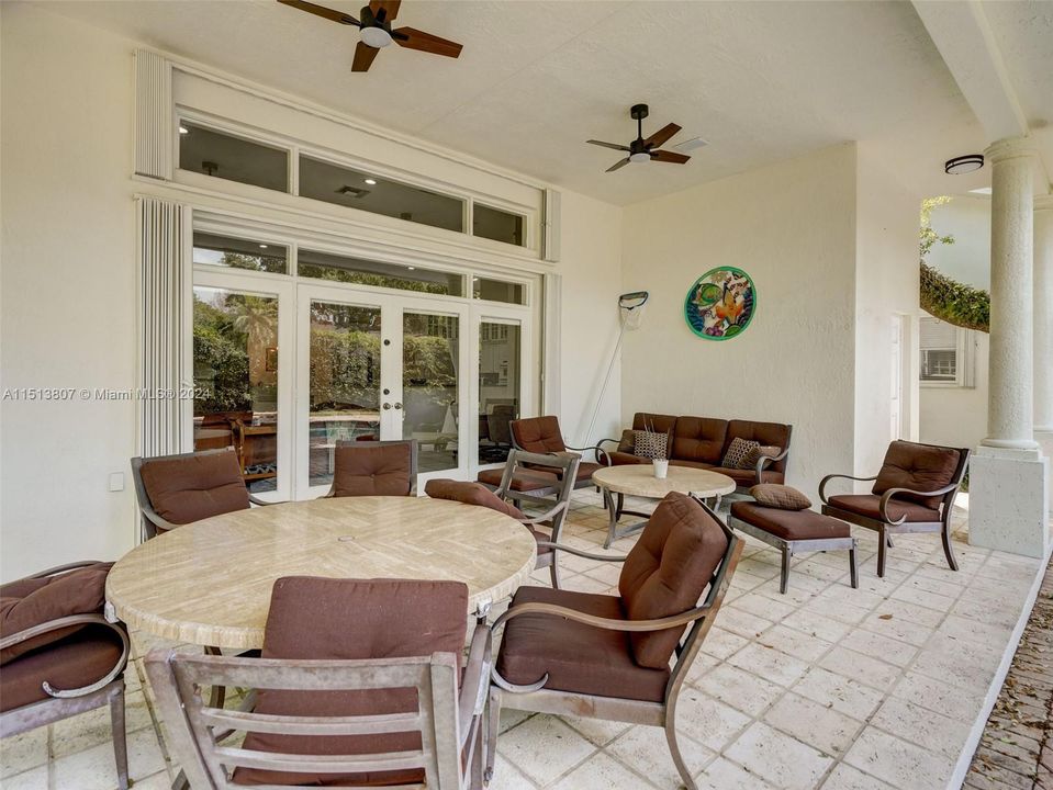 Recently Sold: $2,295,000 (4 beds, 4 baths, 3611 Square Feet)