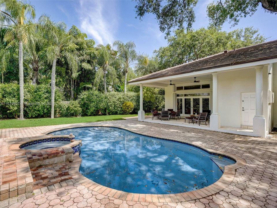 Recently Sold: $2,295,000 (4 beds, 4 baths, 3611 Square Feet)