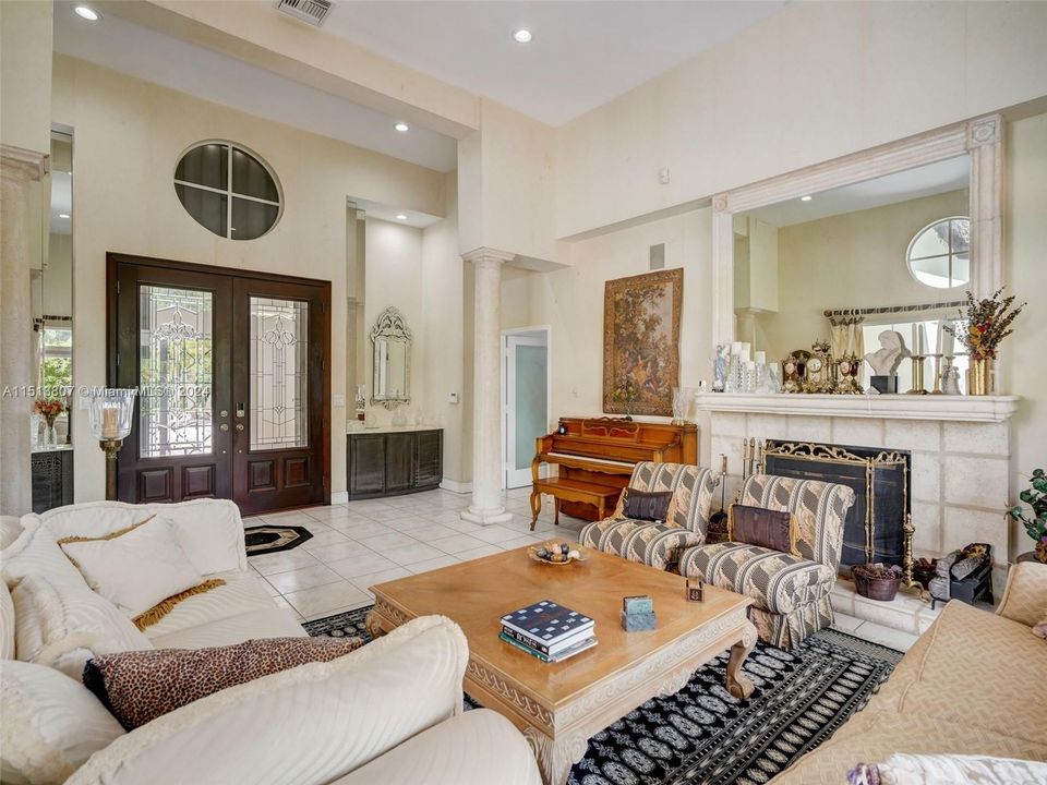 Recently Sold: $2,295,000 (4 beds, 4 baths, 3611 Square Feet)