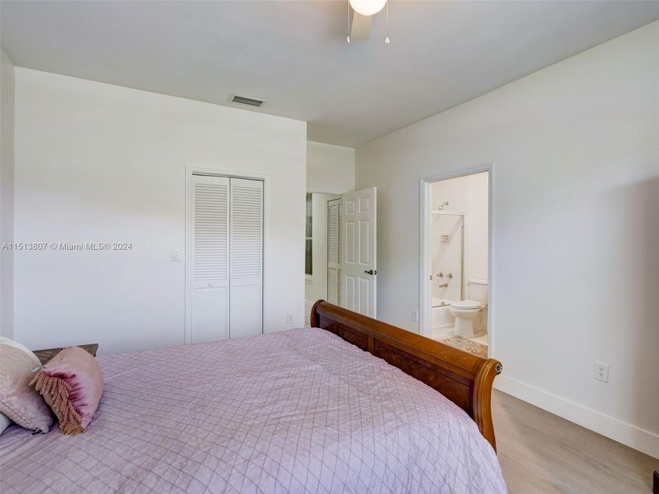 Recently Sold: $2,295,000 (4 beds, 4 baths, 3611 Square Feet)