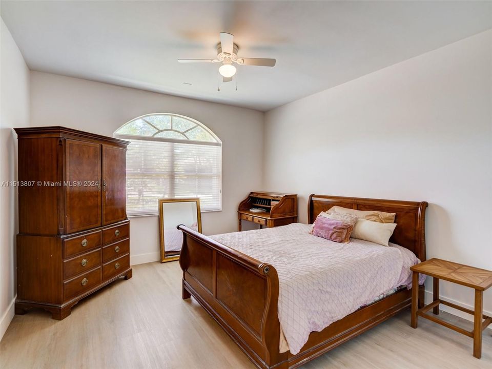 Recently Sold: $2,295,000 (4 beds, 4 baths, 3611 Square Feet)