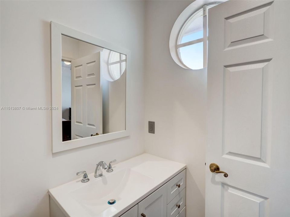 Recently Sold: $2,295,000 (4 beds, 4 baths, 3611 Square Feet)