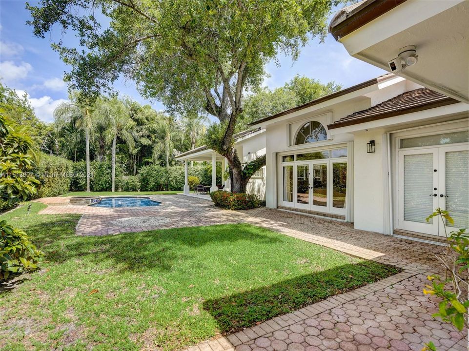 Recently Sold: $2,295,000 (4 beds, 4 baths, 3611 Square Feet)