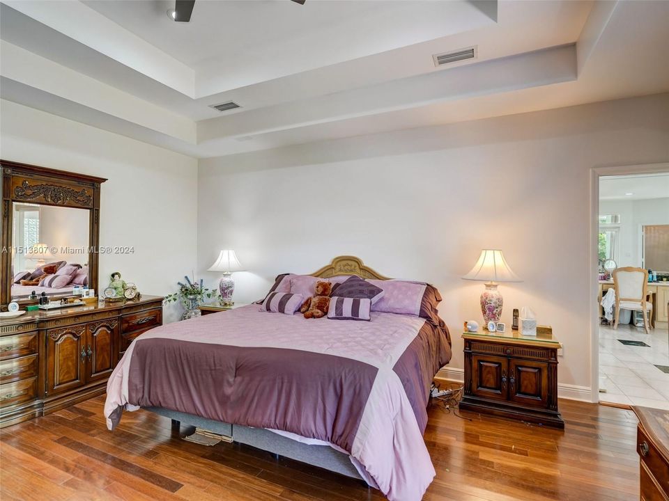 Recently Sold: $2,295,000 (4 beds, 4 baths, 3611 Square Feet)