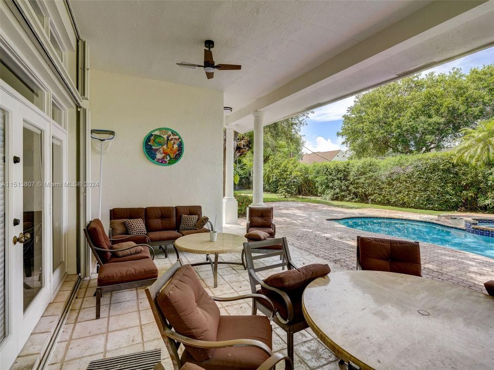 Recently Sold: $2,295,000 (4 beds, 4 baths, 3611 Square Feet)