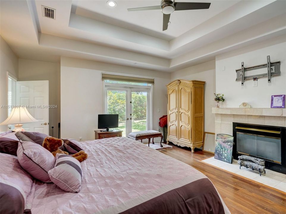 Recently Sold: $2,295,000 (4 beds, 4 baths, 3611 Square Feet)