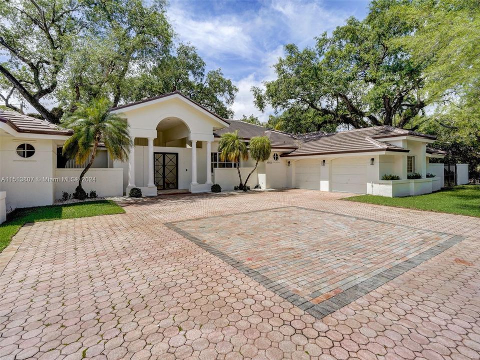 Recently Sold: $2,295,000 (4 beds, 4 baths, 3611 Square Feet)