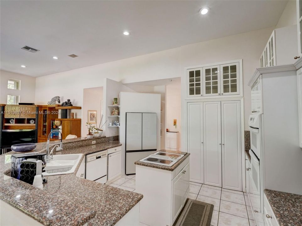 Recently Sold: $2,295,000 (4 beds, 4 baths, 3611 Square Feet)