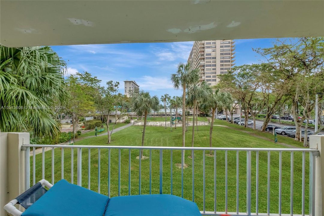 Recently Sold: $350,000 (4 beds, 4 baths, 3225 Square Feet)