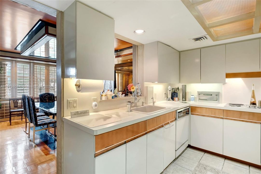 Recently Sold: $350,000 (4 beds, 4 baths, 3225 Square Feet)