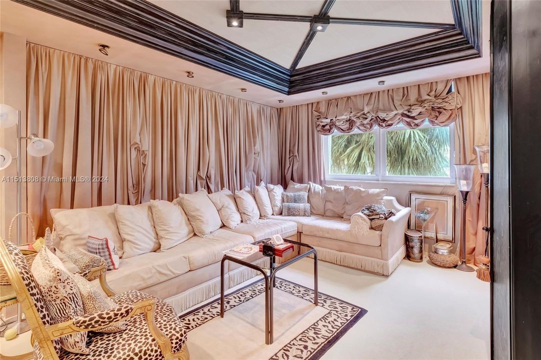 Recently Sold: $350,000 (4 beds, 4 baths, 3225 Square Feet)