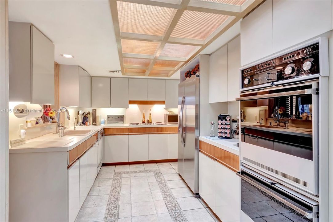 Recently Sold: $350,000 (4 beds, 4 baths, 3225 Square Feet)