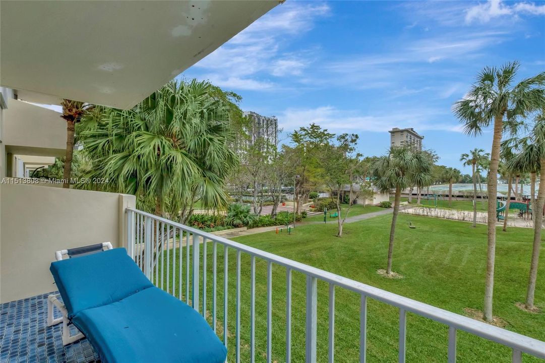 Recently Sold: $350,000 (4 beds, 4 baths, 3225 Square Feet)