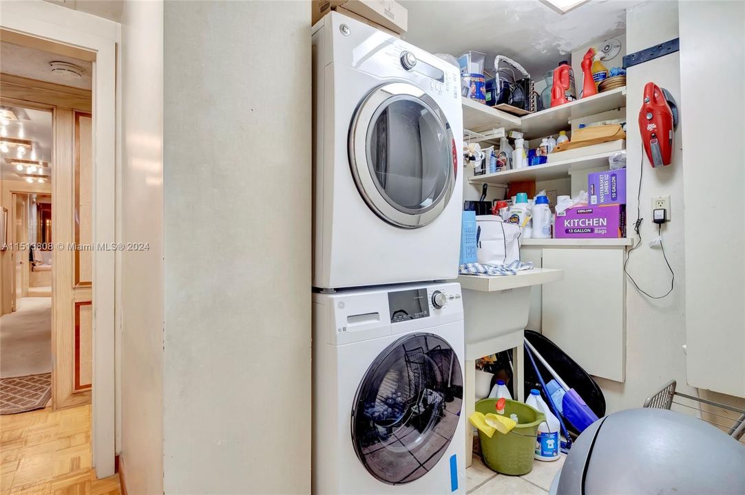 Recently Sold: $350,000 (4 beds, 4 baths, 3225 Square Feet)