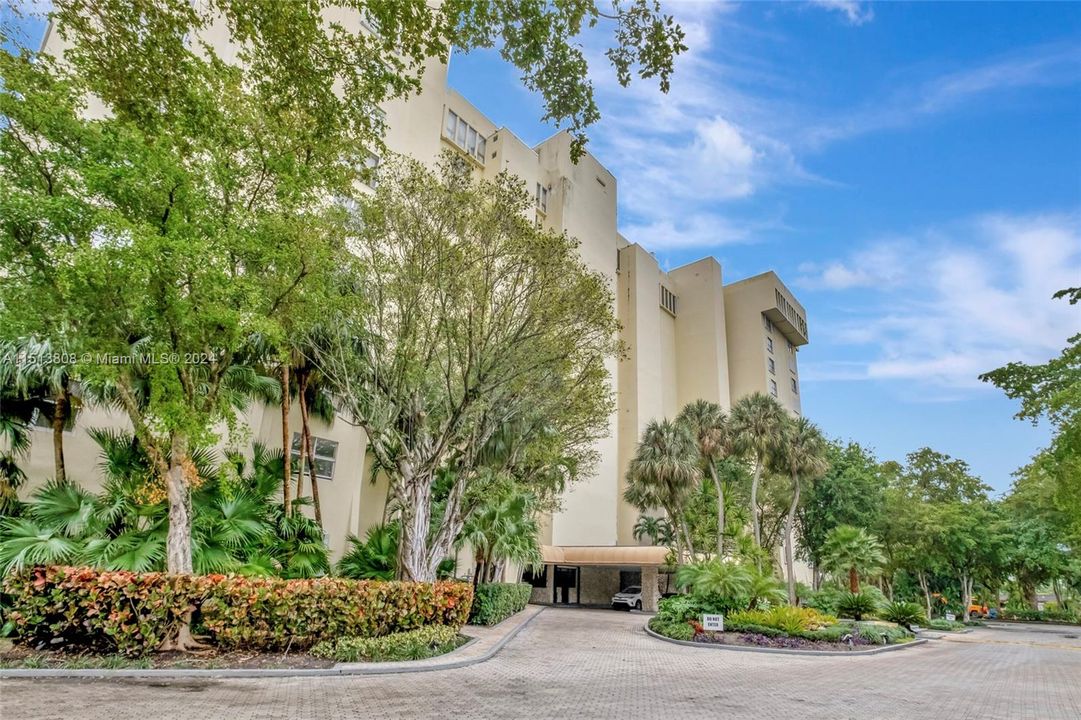 Recently Sold: $350,000 (4 beds, 4 baths, 3225 Square Feet)