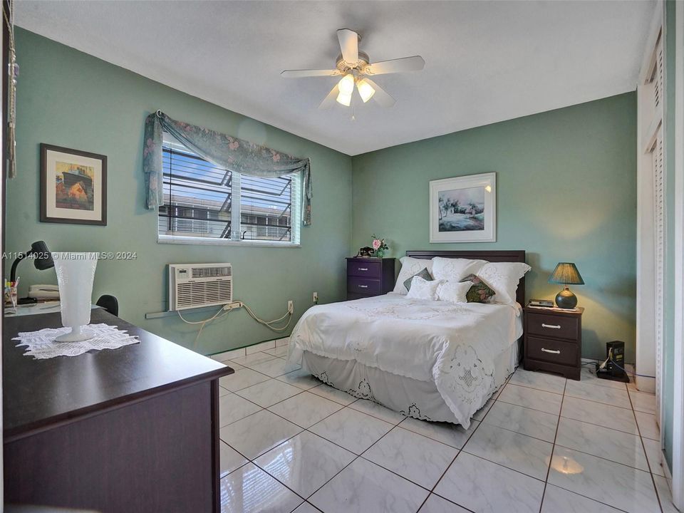 Recently Sold: $90,000 (1 beds, 1 baths, 688 Square Feet)