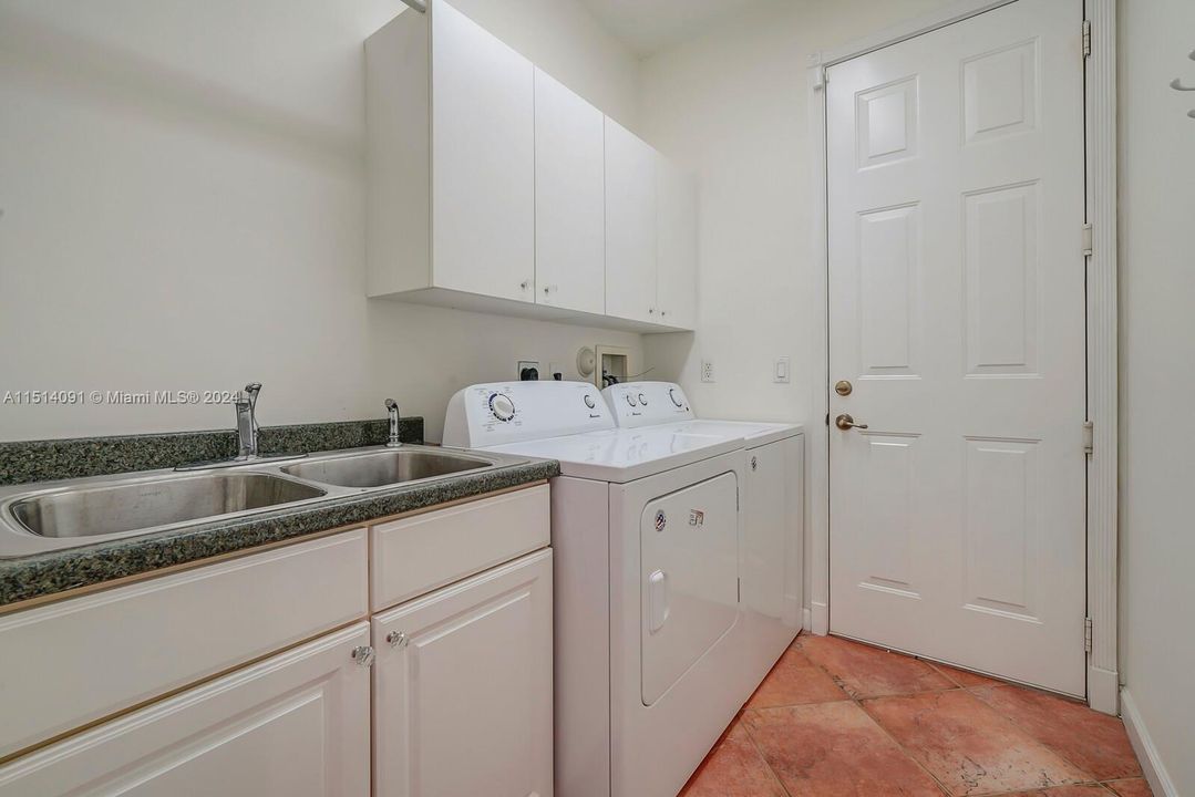 built-in cabinets, SS sink