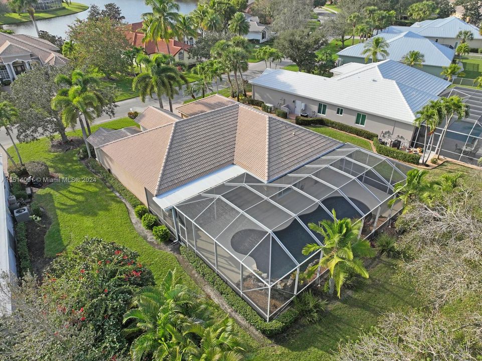 Shows 3400sf of screened patio and pool area