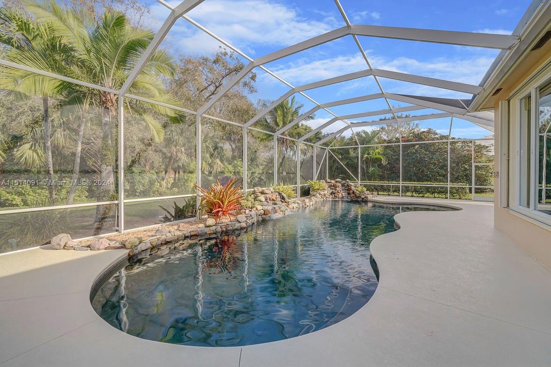 Saltwater lagoon pool