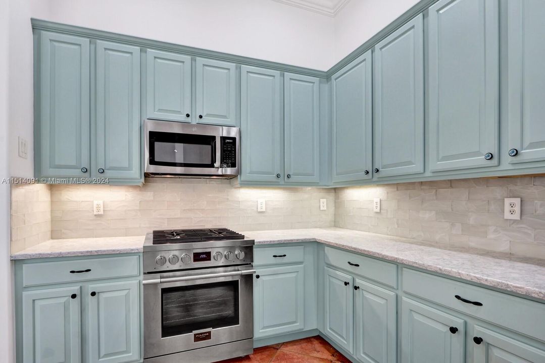 Recently Sold: $745,000 (4 beds, 3 baths, 2298 Square Feet)