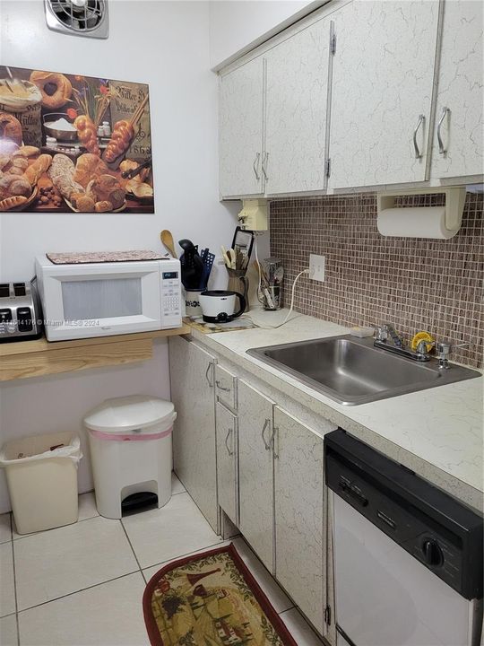 For Sale: $95,000 (1 beds, 1 baths, 625 Square Feet)