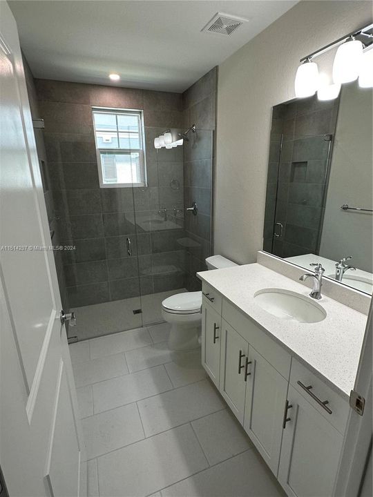 Recently Rented: $3,800 (3 beds, 2 baths, 2000 Square Feet)