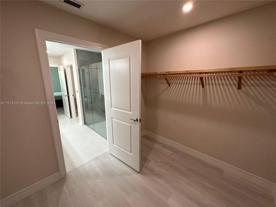 Recently Rented: $3,800 (3 beds, 2 baths, 2000 Square Feet)