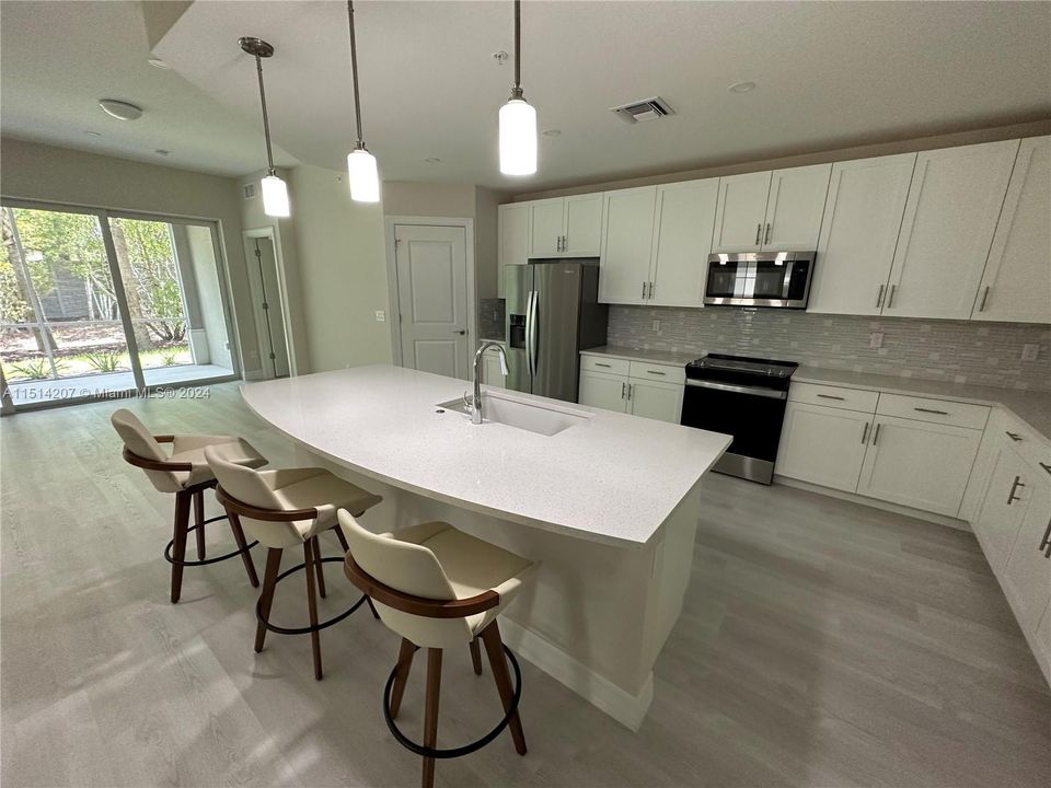 Recently Rented: $3,800 (3 beds, 2 baths, 2000 Square Feet)