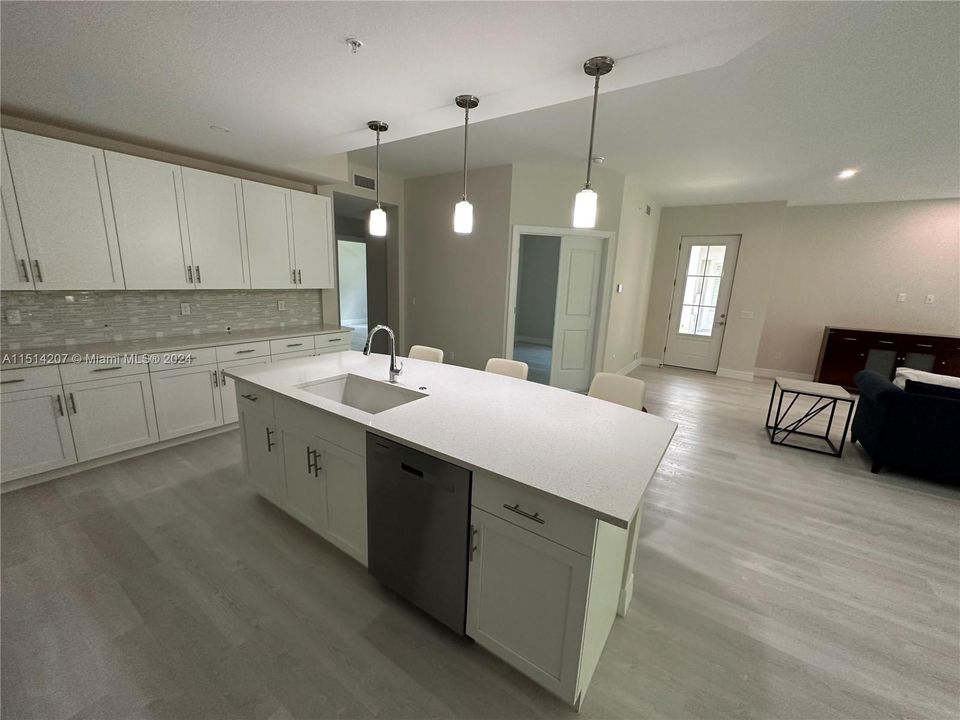 Recently Rented: $3,800 (3 beds, 2 baths, 2000 Square Feet)