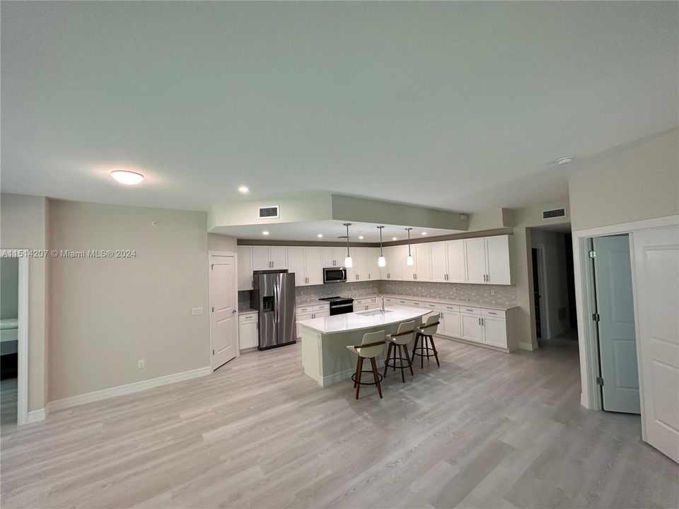 Recently Rented: $3,800 (3 beds, 2 baths, 2000 Square Feet)