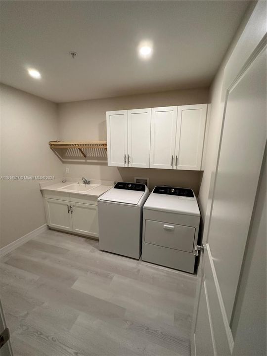 Recently Rented: $3,800 (3 beds, 2 baths, 2000 Square Feet)