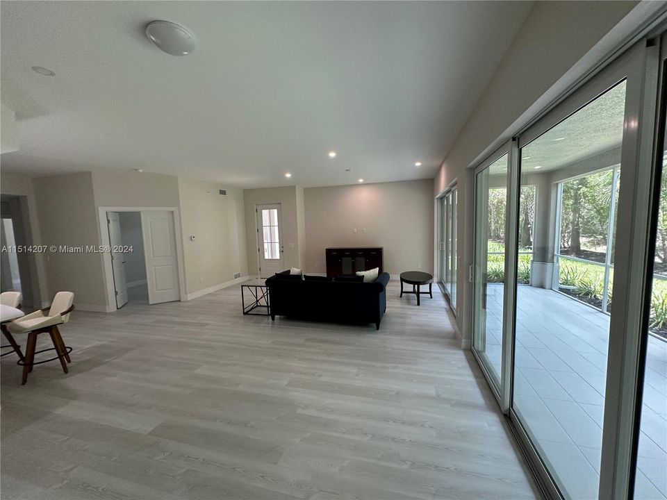 Recently Rented: $3,800 (3 beds, 2 baths, 2000 Square Feet)