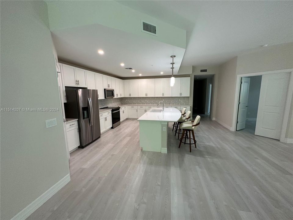 Recently Rented: $3,800 (3 beds, 2 baths, 2000 Square Feet)