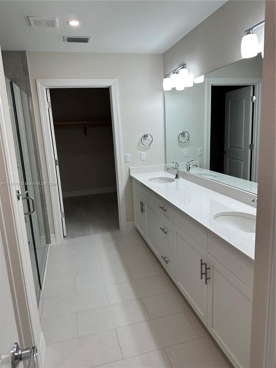 Recently Rented: $3,800 (3 beds, 2 baths, 2000 Square Feet)