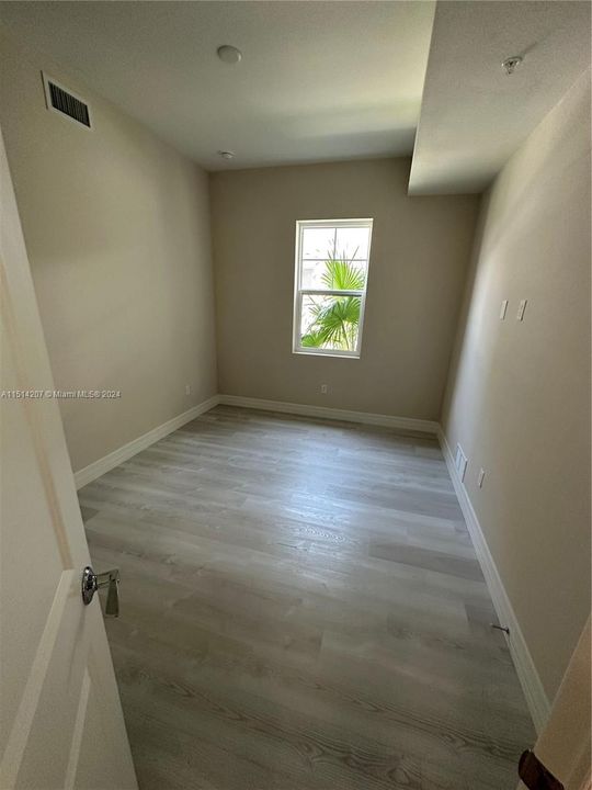 Recently Rented: $3,800 (3 beds, 2 baths, 2000 Square Feet)