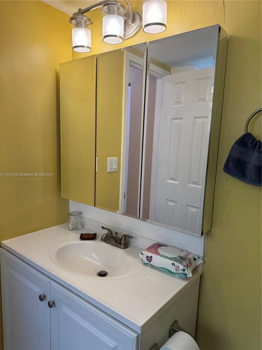 For Sale: $259,000 (2 beds, 2 baths, 1040 Square Feet)