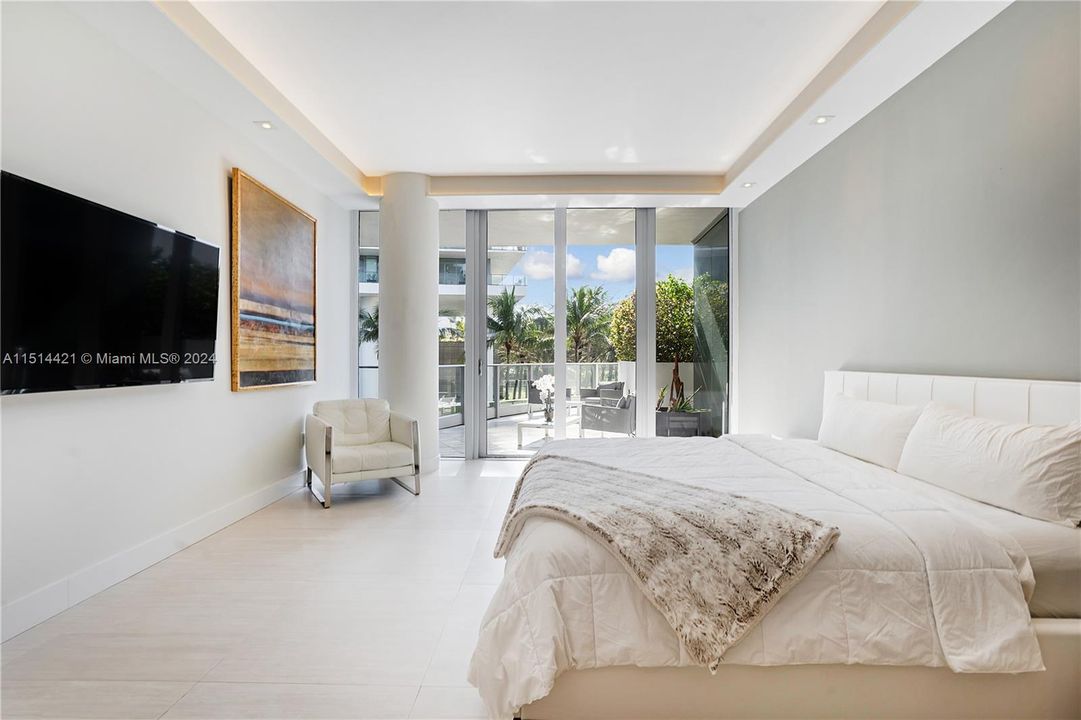 Recently Sold: $2,375,000 (2 beds, 2 baths, 1732 Square Feet)
