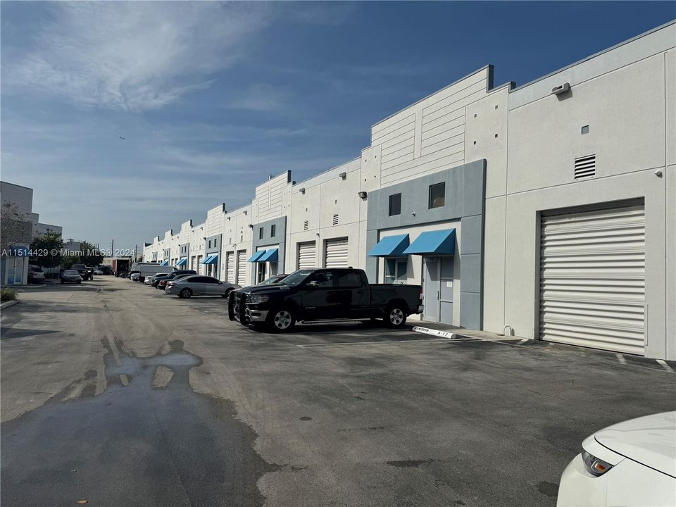 Recently Rented: $3,200 (0 beds, 0 baths, 0 Square Feet)