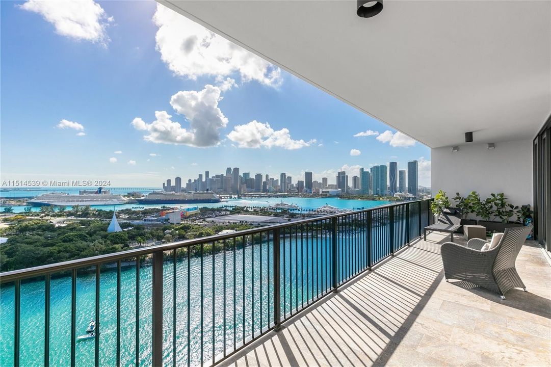 Active With Contract: $7,225,000 (4 beds, 4 baths, 4252 Square Feet)
